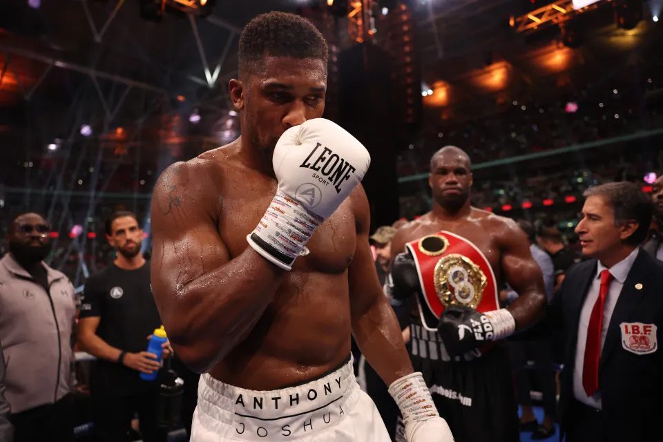 Cover Image for Anthony Joshua in Desperate Talks for Next Fight After Brutal KO Loss to Dubois!